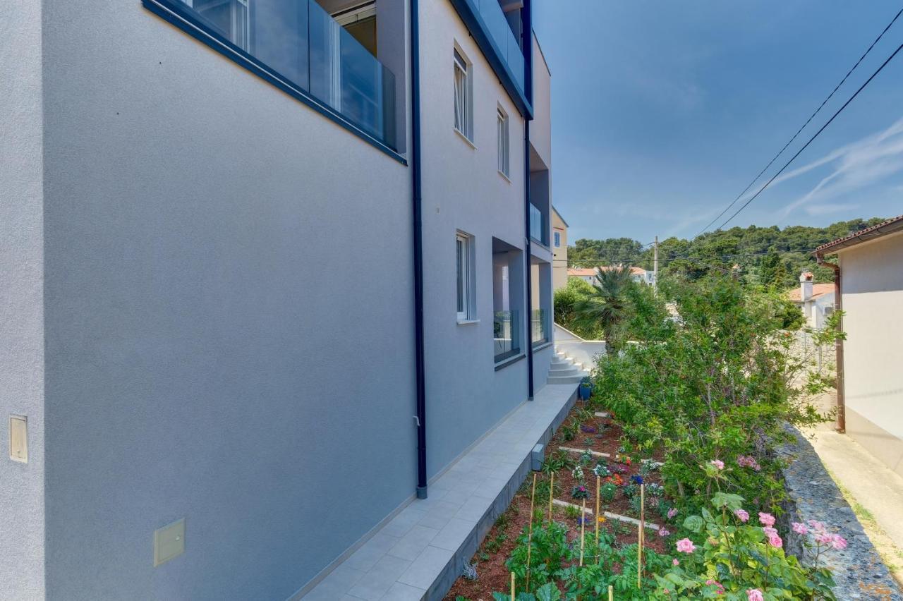 Apartments Hemetek Veli Losinj Exterior photo