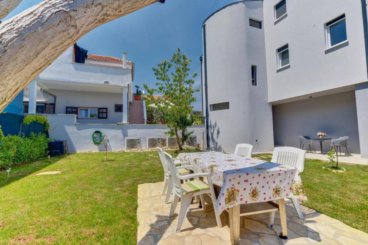 Apartments Hemetek Veli Losinj Exterior photo